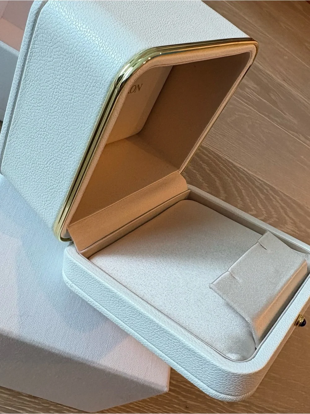Boucheron White Earring Jewelry Box and gift box